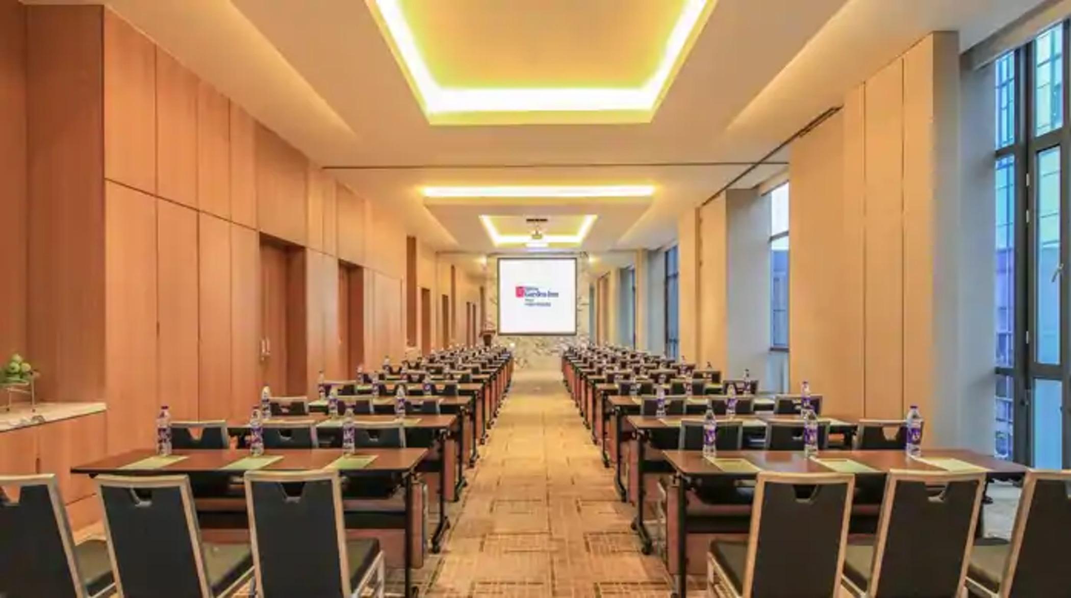 Hilton Garden Inn Ningbo Exterior foto